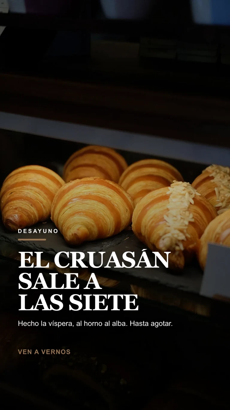 Story vertical sobre el desayuno recién hecho, con invitación a pasarse por el local