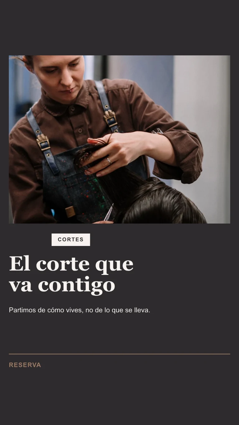 Story vertical: una peluquera trabajando, con el título «El corte que va contigo» y la llamada a reservar